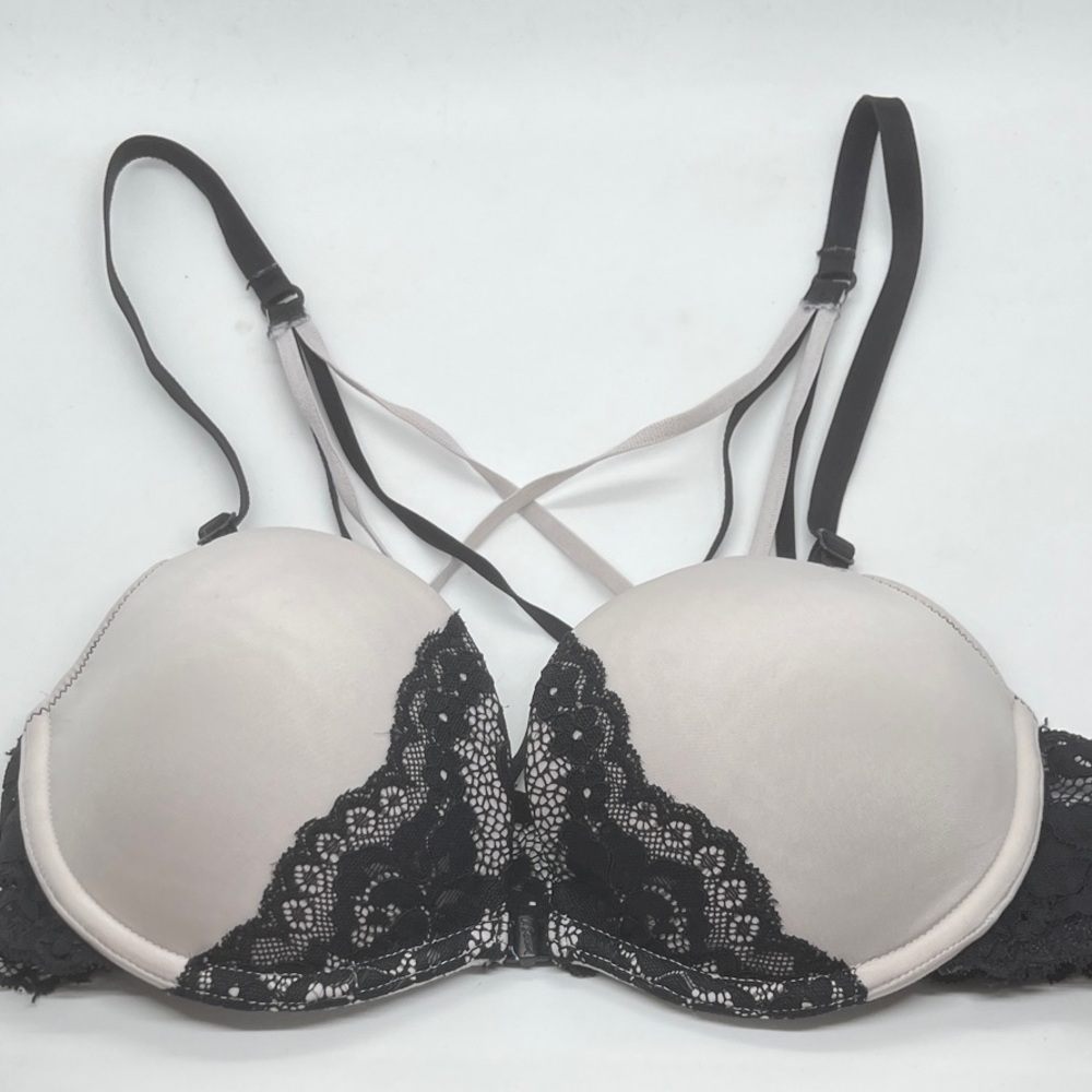 La SENZA The Show Off  Black and Cream Lace Bra with Back Crisscross Details